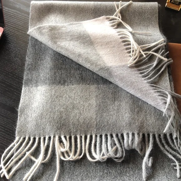 NWOT Joseph Abboud 100 cashmere scarf w fringe soft grey and medium grey 12x64